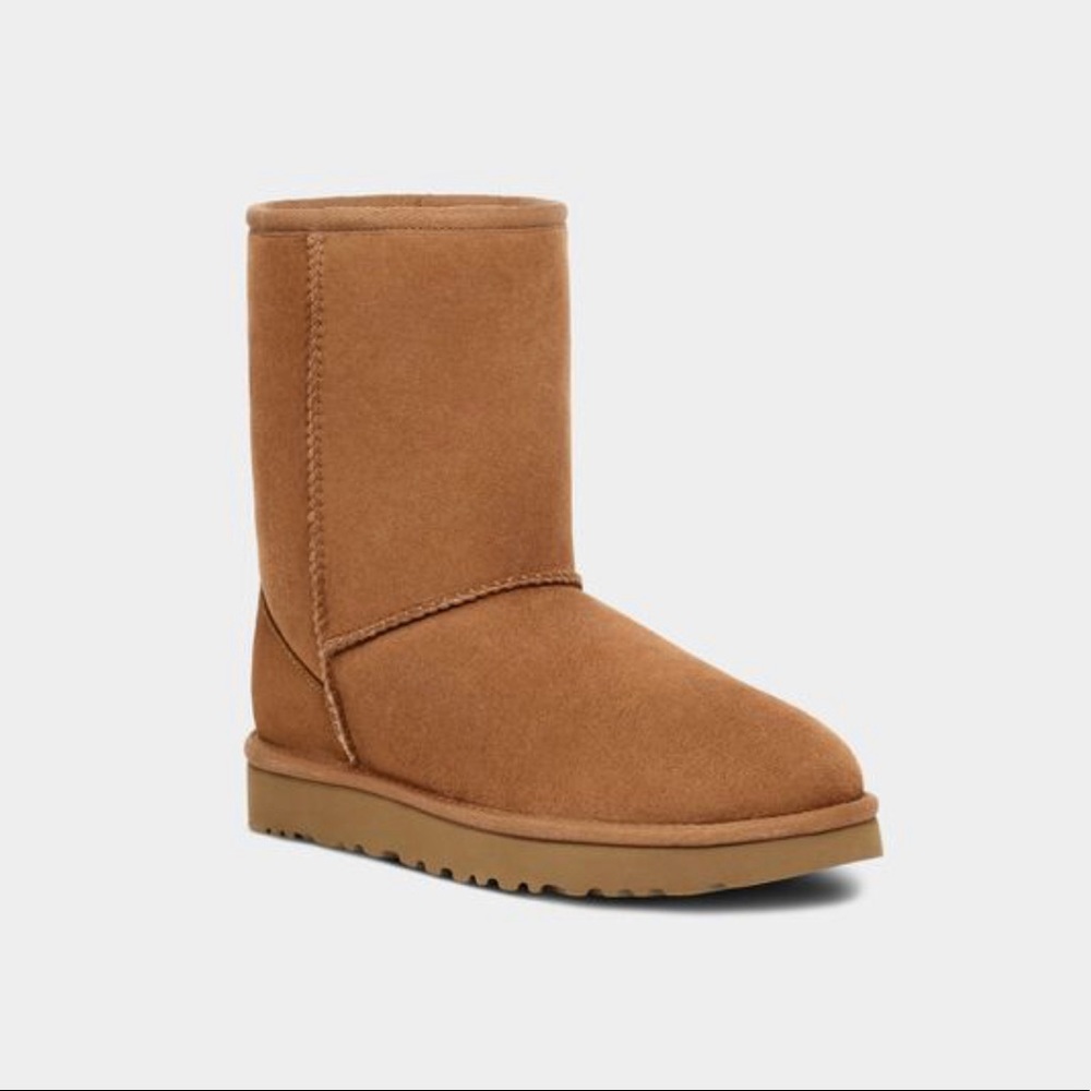 UGG Classic Short Boot NWOT Size 5